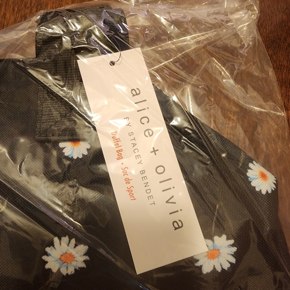 Alice + Olive Black Daisy Print Duffle Bag - Picture 6 of 6